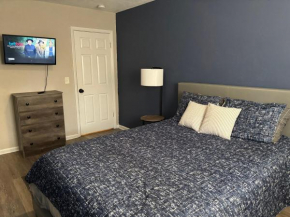 Queen Suite - Hot Tub - Home Theater - WiFi
